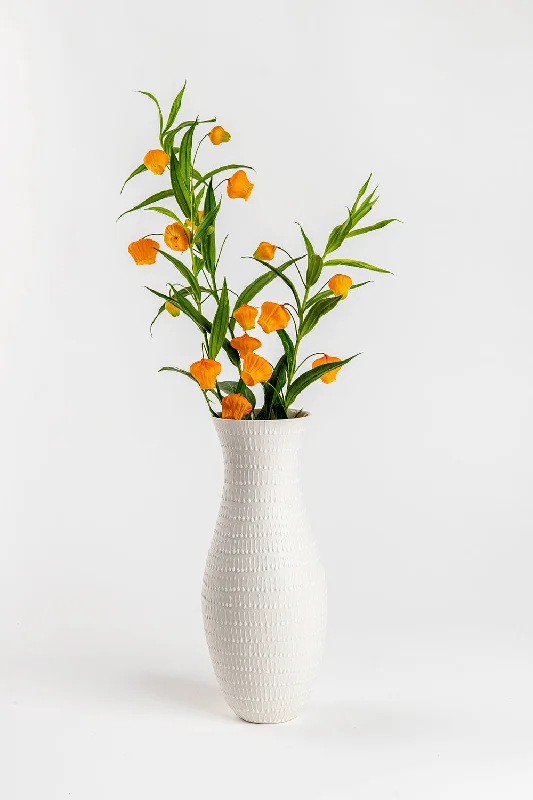 Curved Vase | White with White Sticks